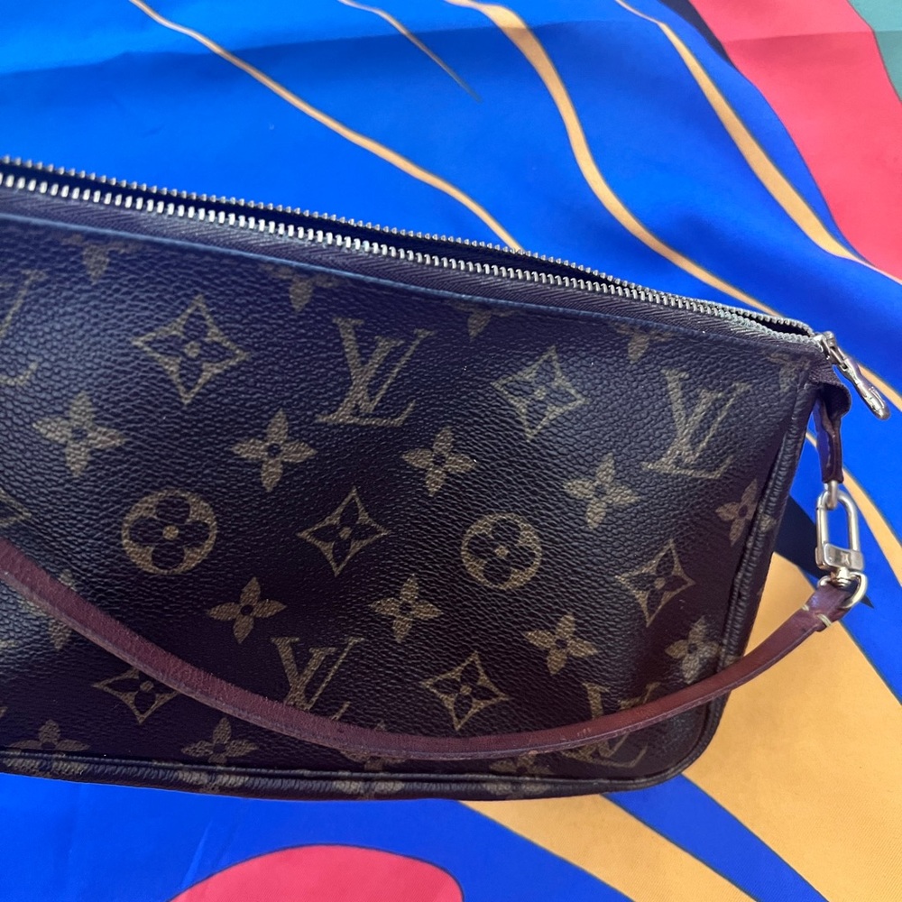 Authentic Preloved Louis Vuitton LV Accessories Pouch Bag  Pochette Monogram - Picture 4 of 9